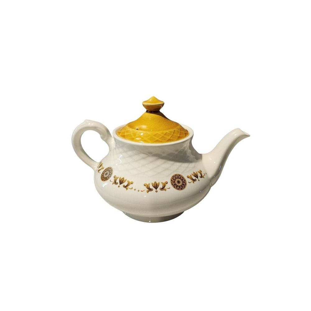 Enoch Wedgwood Tunstall LTD Gold Medallion Teapot England Floral Pattern‎